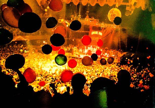 Grateful Dead New Years Eve Balloons 12-31-85 Photo Alan Petrasek
